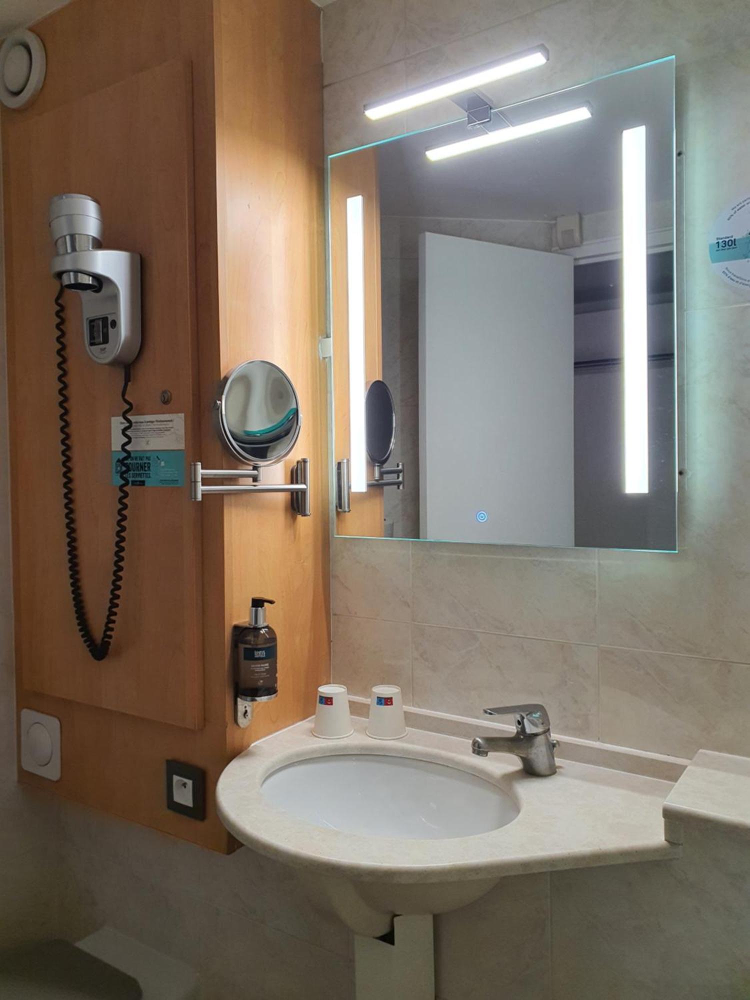 Logis - Hotel & Restaurant Des Lacs Paris Sud Viry-Châtillon Εξωτερικό φωτογραφία